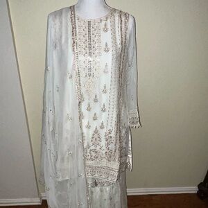 Off White Chiffon Agha Noor Garara 3-piece Suit 
Complete with duppata.